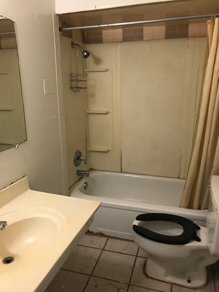 More Photos Of 3000 N Broadway St, Poteau Hotel For Sale