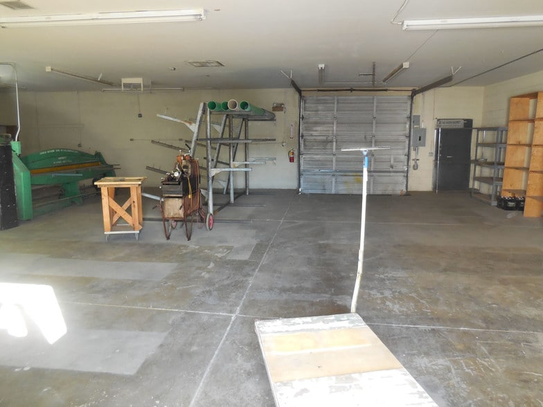 More Photos Of 3009 Contract Ave, Las Vegas Auto Repair For Sale