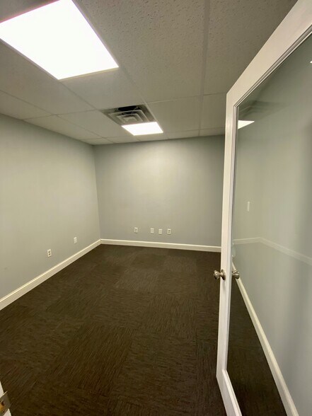 More Photos Of 2142-2150 Berkmar Dr, Charlottesville Showroom For Lease