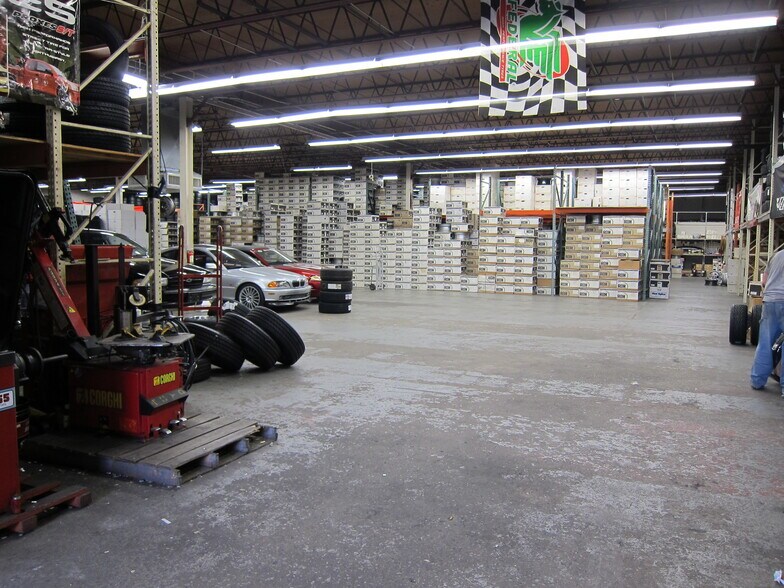 More Photos Of 7 Sidney Ct, Lindenhurst Warehouse For Sale