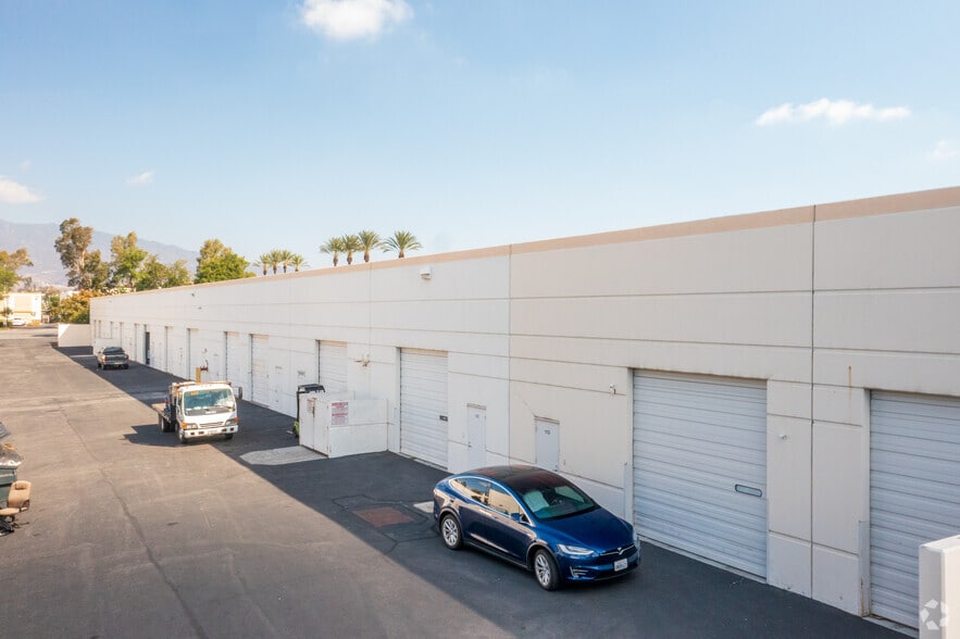 More Photos Of 7970 Cherry Ave, Fontana Showroom For Lease