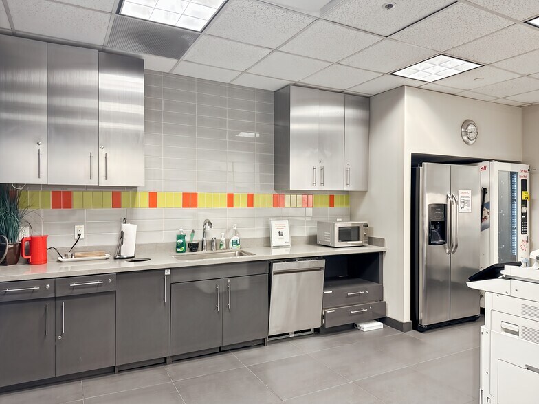 More Photos Of 1500 W Georgia St, Vancouver Office For Lease