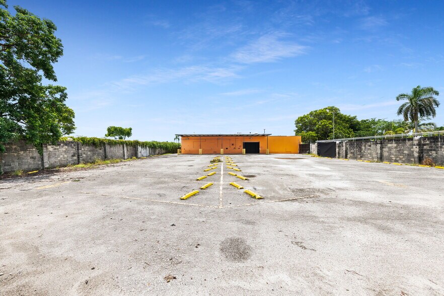 More Photos Of 1636 NE 12th Ter, Fort Lauderdale Manufacturing For Lease