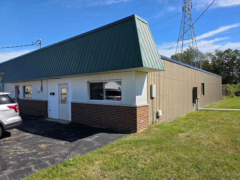More Photos Of 9213 First St, Baroda Office For Lease