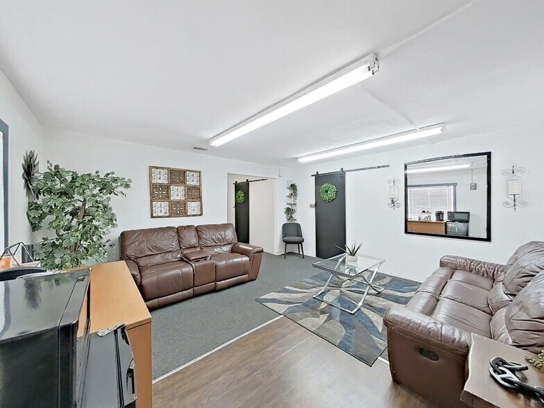More Photos Of 1814 S Parsons Ave, Seffner Auto Dealership For Sale