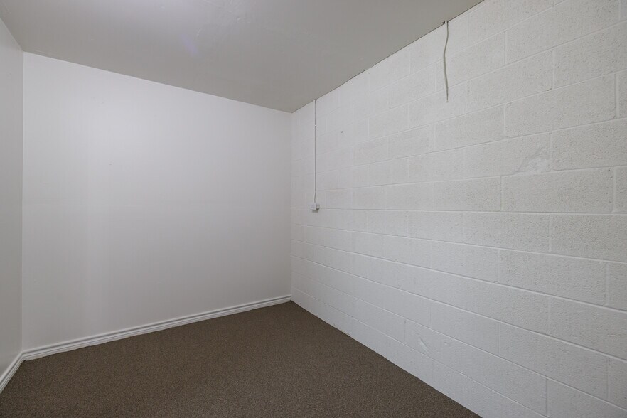 More Photos Of 623-627 Pine St, Abilene Storefront For Sale