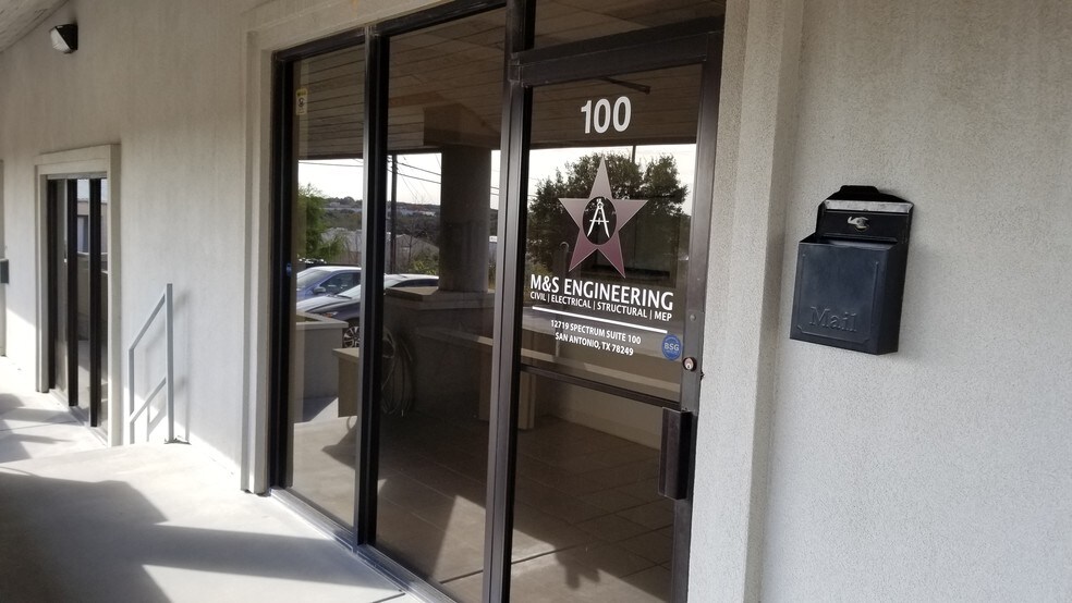 More Photos Of 12719 Spectrum Dr, San Antonio Light Manufacturing For Lease