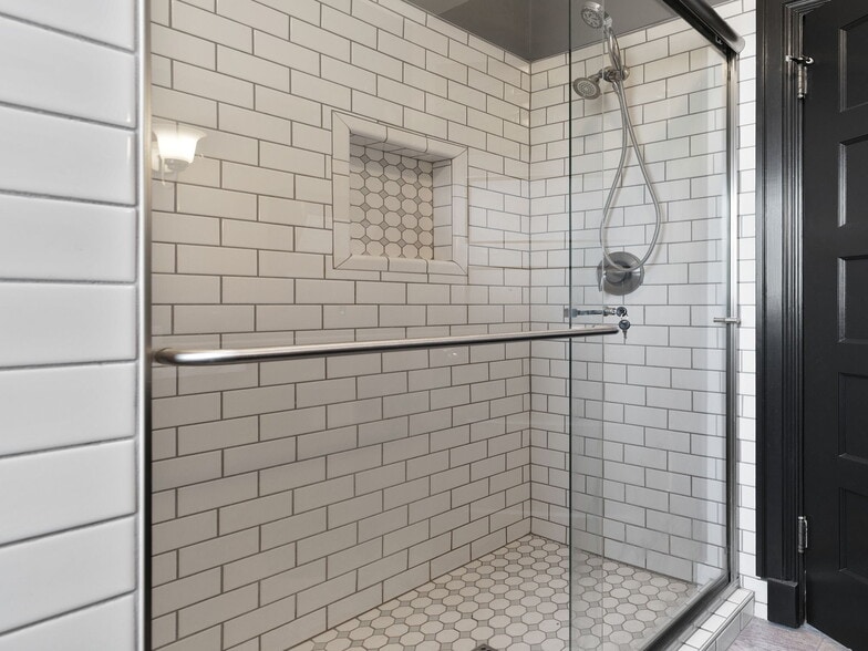 More Photos Of 883 SW Church St, Dallas Restaurant For Sale