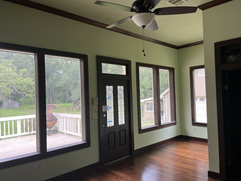 More Photos Of 1862 LA-22, Madisonville Specialty For Sale