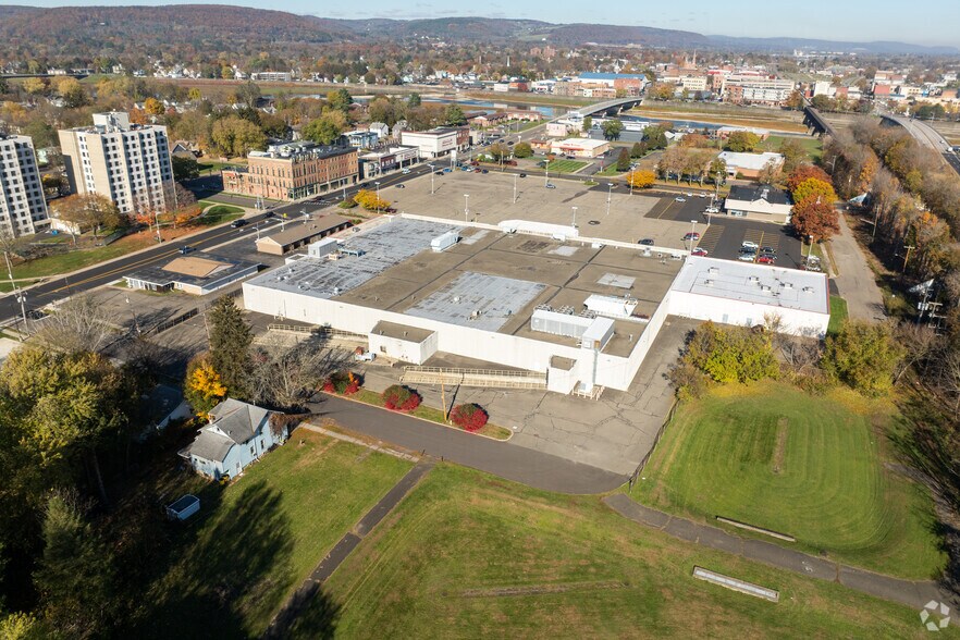 More Photos Of 299 S Main St, Elmira Freestanding For Lease