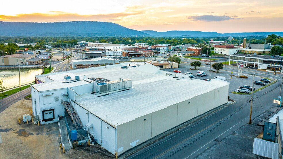 More Photos Of 319 Chickamauga Ave, Rossville Supermarket For Lease