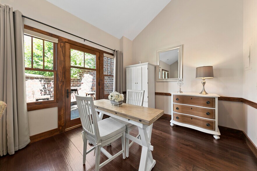 More Photos Of 3500 Saint Albans Rd, Saint Albans Hotel For Sale