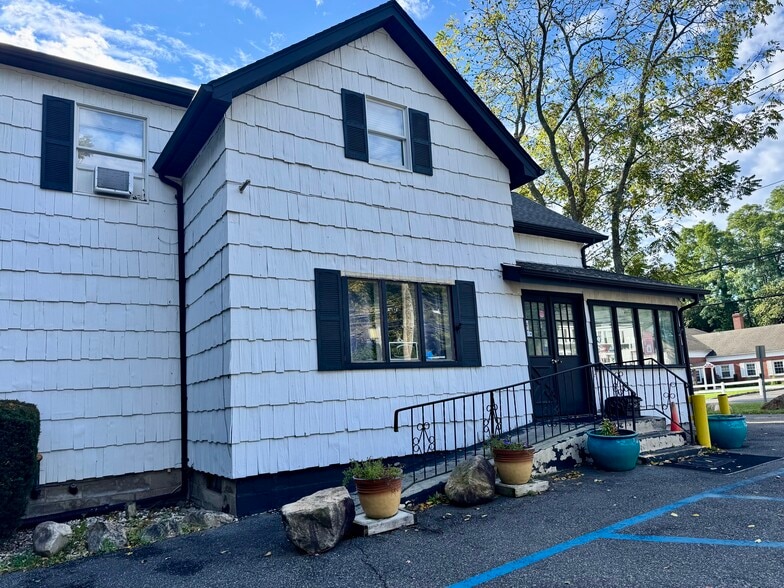 More Photos Of 749 Mount Sinai Coram Rd, Mount Sinai General Retail For Sale