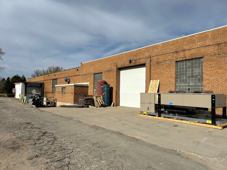 More Photos Of 1600 1st Ave NE, Austin Warehouse For Sale