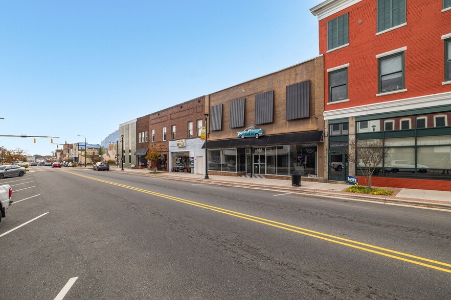More Photos Of 128 S Scales St, Reidsville Storefront Retail Office For Sale