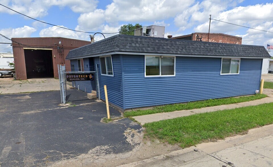 More Photos Of 1910-1912 23rd Ave, Rockford Manufacturing For Sale