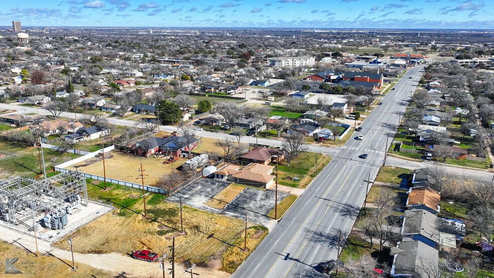 More Photos Of 2810 S 27th St, Abilene Office For Sale