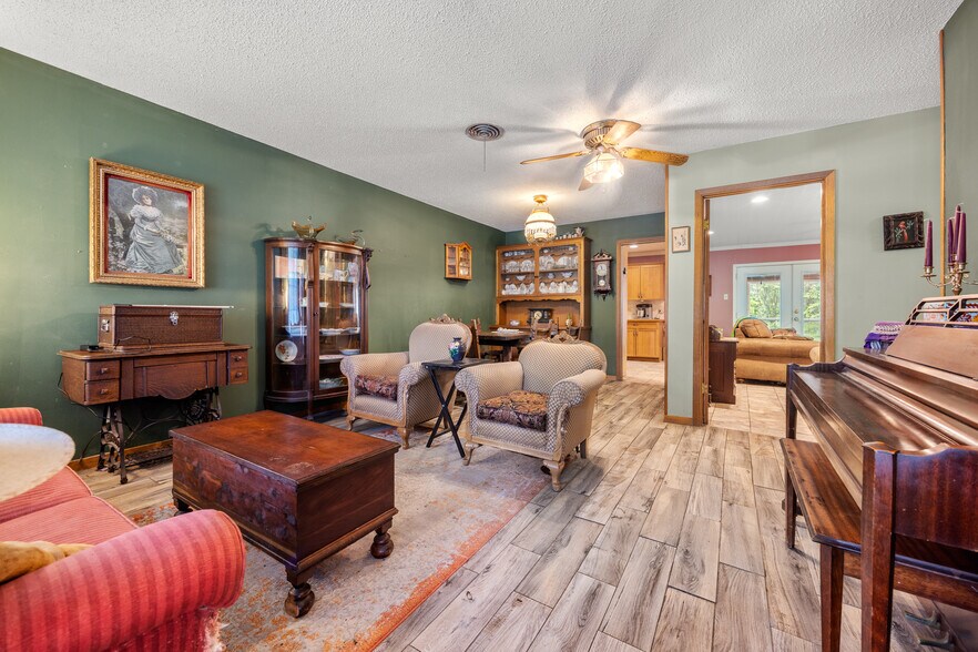 More Photos Of 606 E Liberty Ave, Round Rock Office For Sale