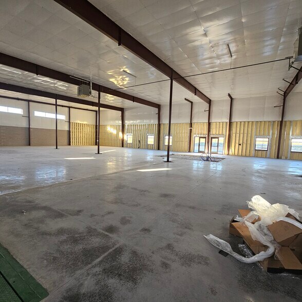 More Photos Of 5795 Neubert Rd, Appleton Warehouse For Lease