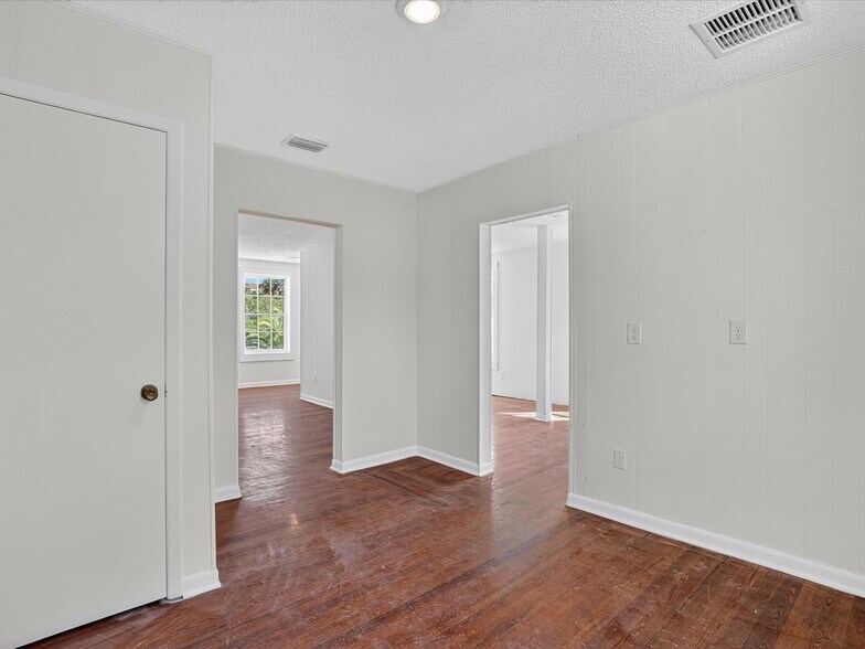 More Photos Of 219 Magnolia Ave, Daytona Beach Storefront Retail Residential For Sale