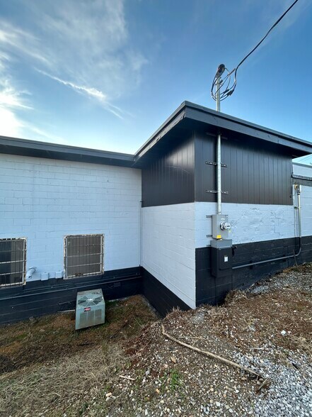 More Photos Of 4744 Singleton Station Rd, Louisville Distribution For Lease