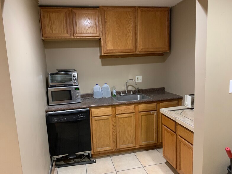 More Photos Of 4050 E 116th St, Cleveland Warehouse For Sale