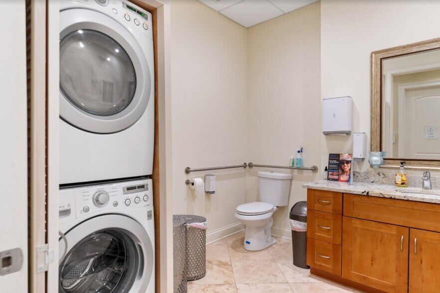 More Photos Of 230 E Ogden Ave, Hinsdale Medical For Sale