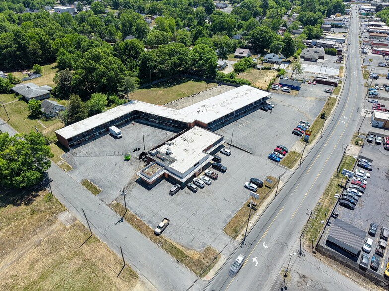 More Photos Of 411 National Hwy, Thomasville Hotel For Sale