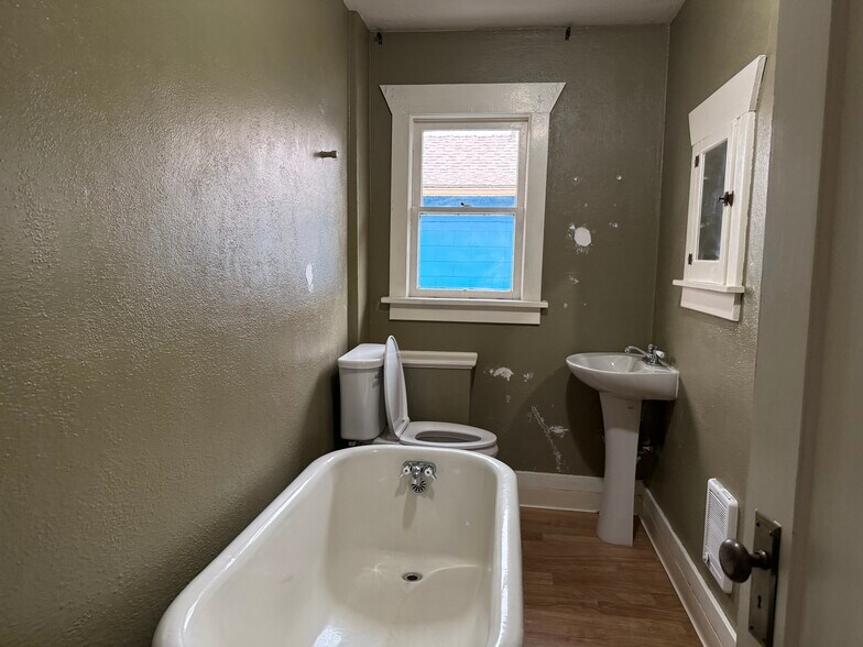 More Photos Of 8041-8045 E Burnside St, Portland Rehabilitation Center For Sale