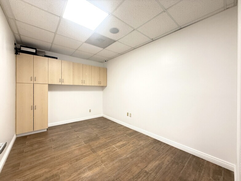 More Photos Of 248-250 E Rowland St, Covina Office For Lease