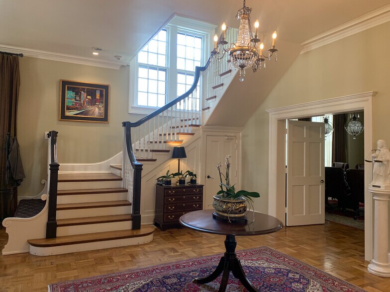 More Photos Of 205 23rd Ave N, Nashville Office For Sale