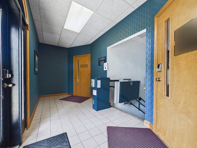 More Photos Of 5 Executive Woods Ct, Swansea Medical For Sale