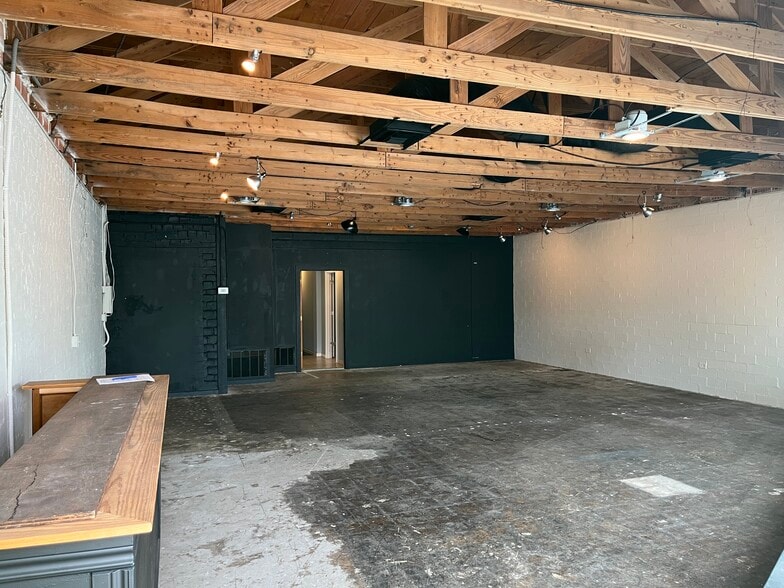 More Photos Of 1100 Austin Hwy, San Antonio Freestanding For Lease