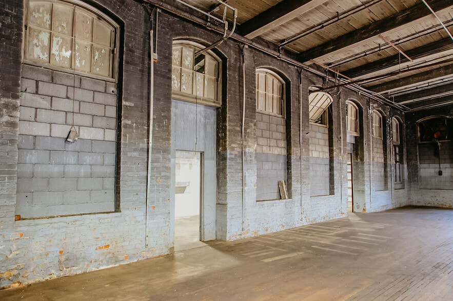 More Photos Of 340 Seaboard St, Vass Warehouse For Sale