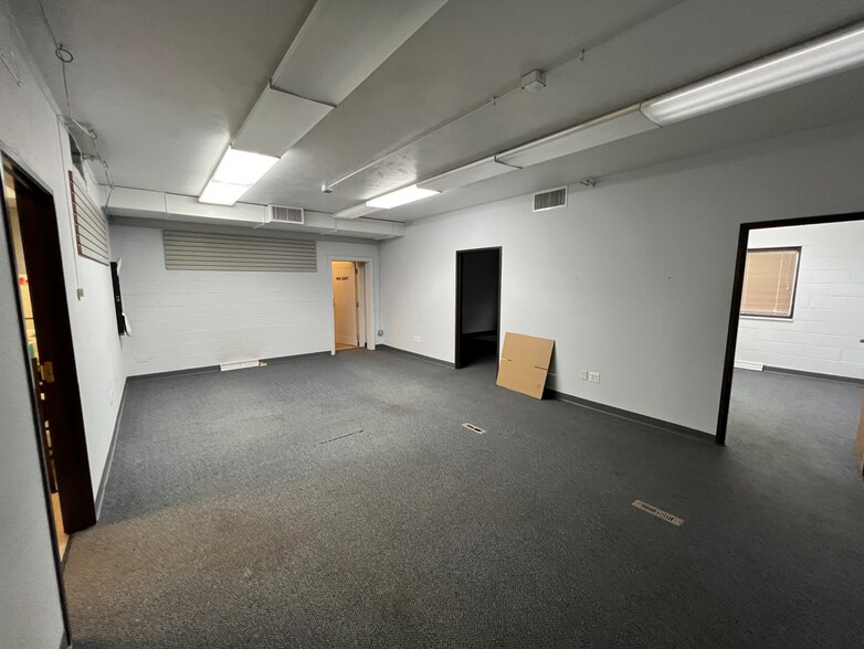 More Photos Of 3600-3610 S Huron St, Englewood Warehouse For Sale