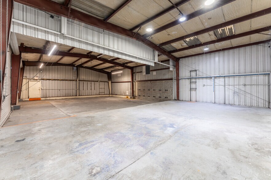 More Photos Of 550 Talmage Rd, Ukiah Auto Repair For Lease