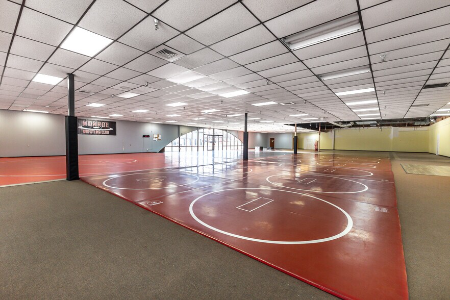 More Photos Of 128 W 8th St, Monroe General Retail For Sale