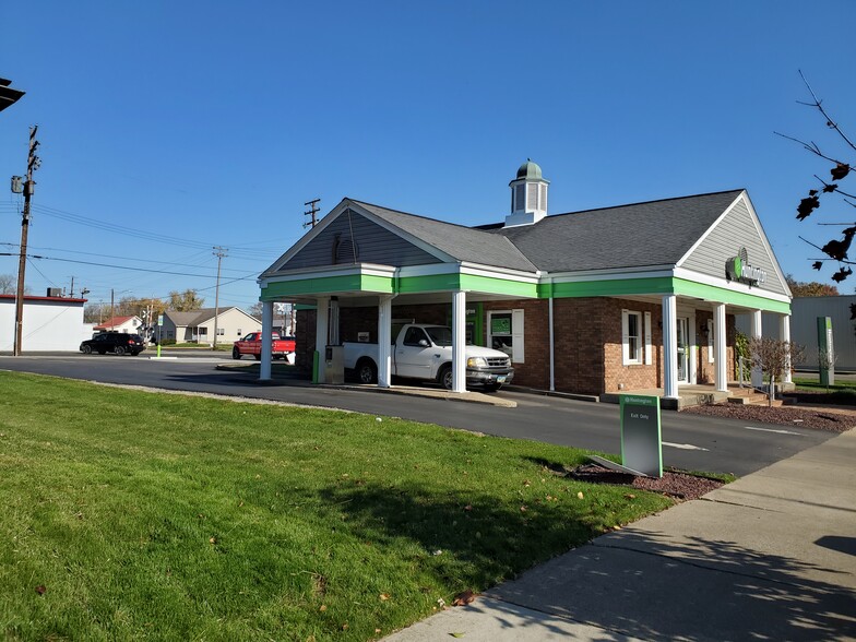 Primary Photo Of 327 E 3rd St, Uhrichsville Bank For Sale