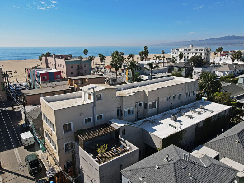 Primary Photo Of 30 Dudley Ave, Venice Apartments For Sale