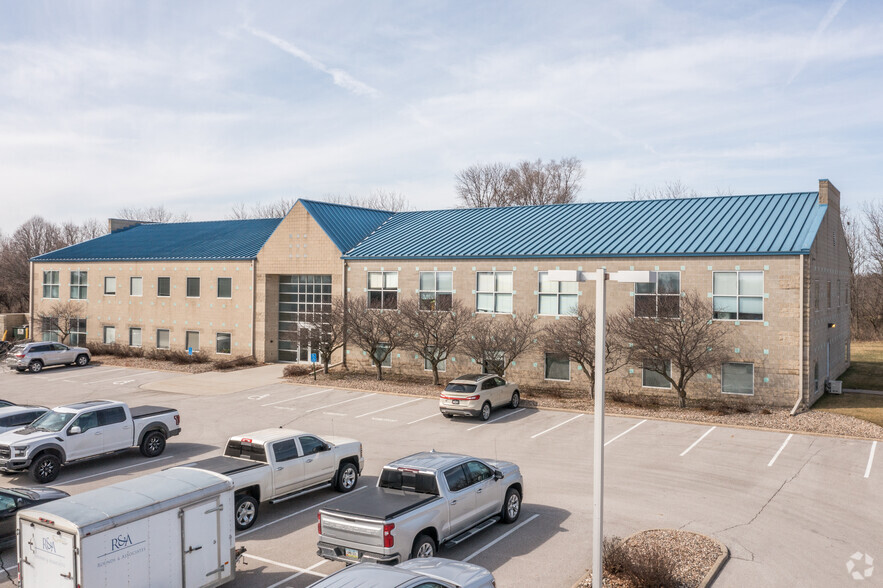 Primary Photo Of 2894 106th St, Urbandale Office For Lease