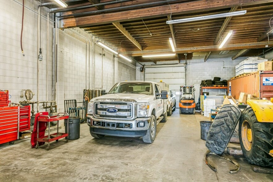 More Photos Of 7912 Yellowhead Trl NW, Edmonton Service For Lease