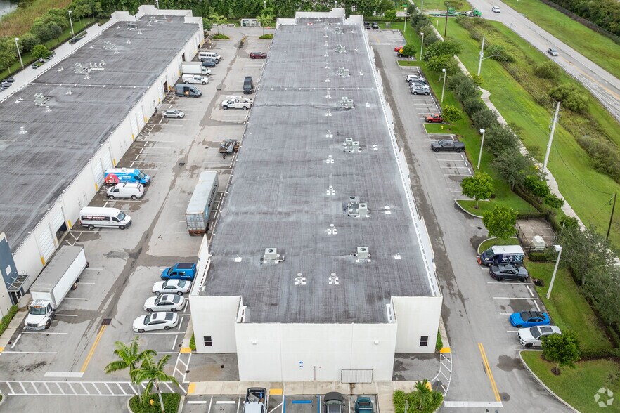 More Photos Of 21000 Sheridan St, Fort Lauderdale Warehouse For Lease