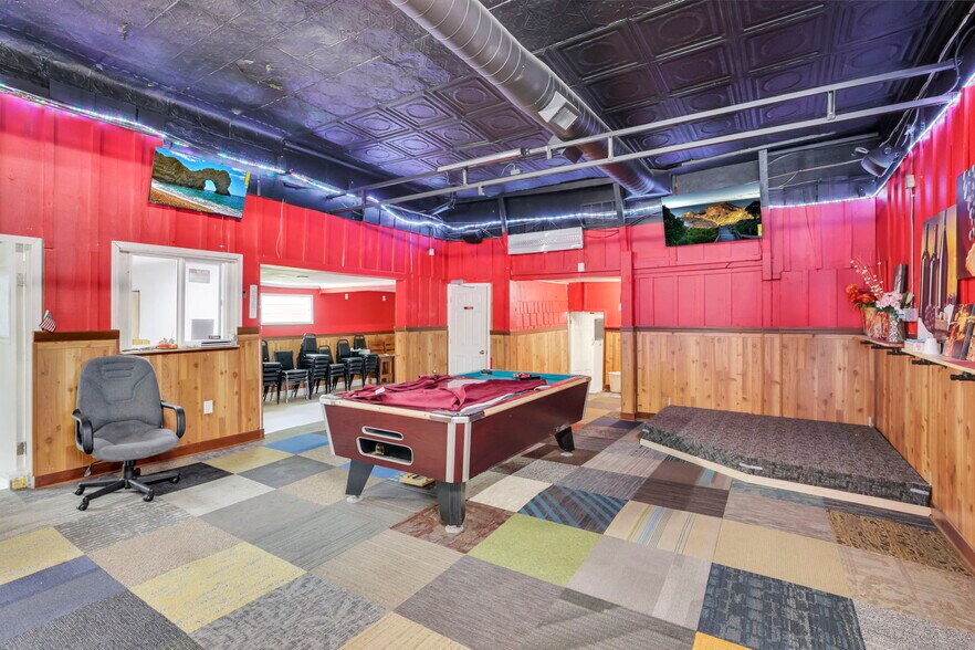 More Photos Of 11472 Broad St SW, Pataskala Bar For Lease