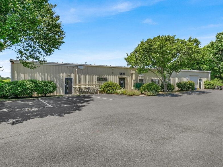 More Photos Of 10 Rainbow Ter, Danvers Warehouse For Lease