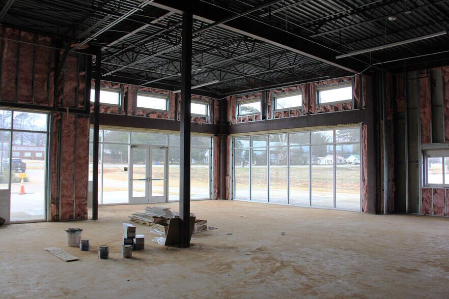 More Photos Of 1400 N Dickinson Dr, Rusk General Retail For Lease