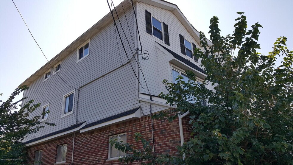 Primary Photo Of 551 Stewart Ave, Staten Island Lodge Meeting Hall For Sale