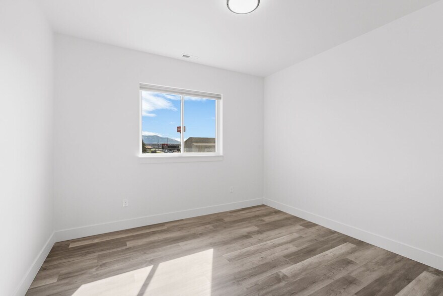 More Photos Of 202 Fletching Way, Belgrade Industrial For Sale