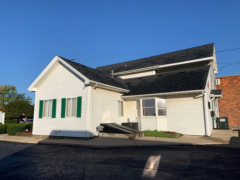 More Photos Of 410 W Grand River Ave, Brighton Medical For Lease
