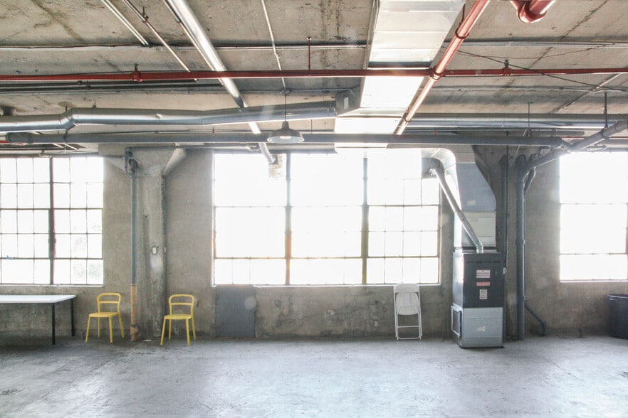 More Photos Of 49 Wyckoff Ave, Brooklyn Warehouse For Lease