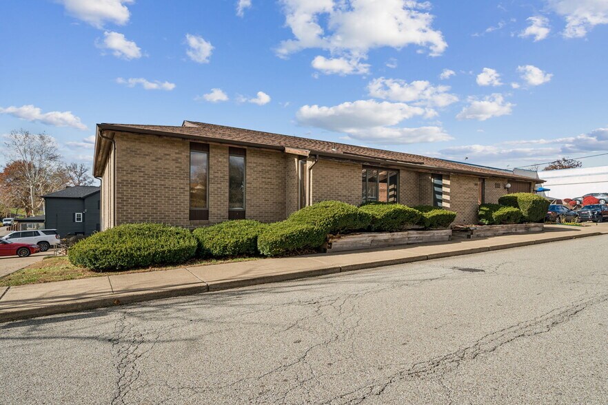 More Photos Of 985 Penn St, Brackenridge Medical For Sale